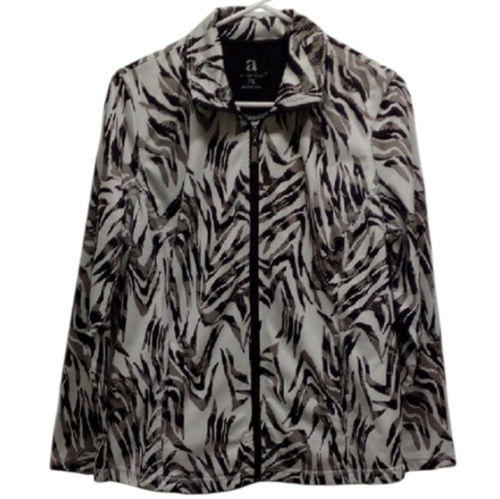 Ac-tiv-ology Black and White Zip Up Patterned Jacket